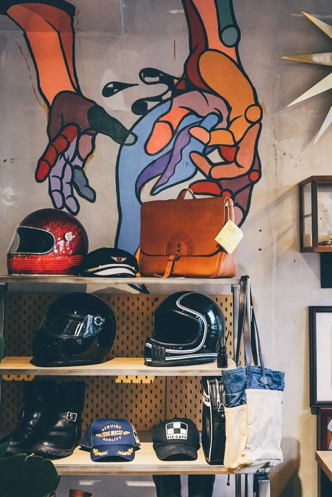 明星|编辑之选｜这位明星 DJ 把自己热爱的生活，开成一家咖啡店