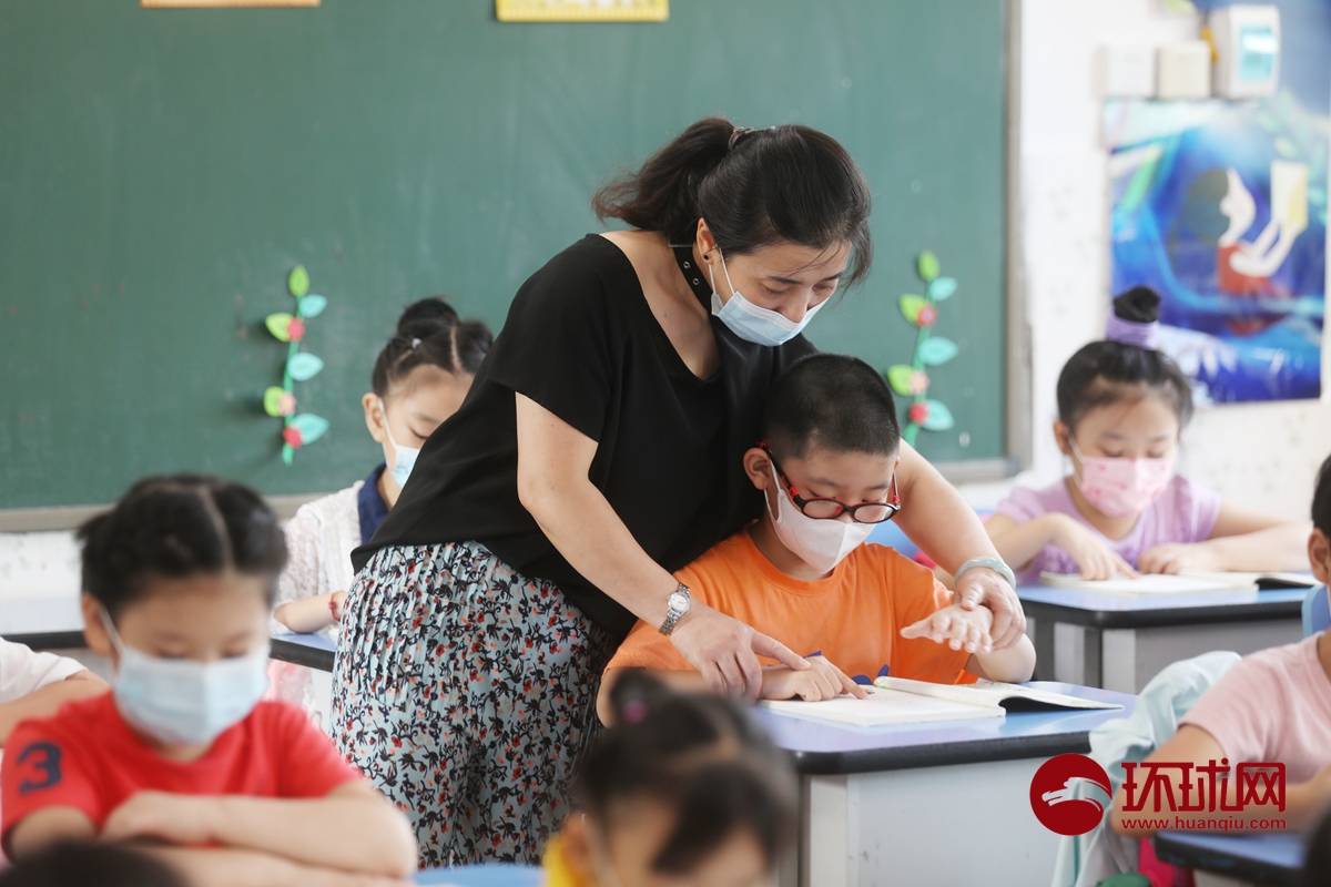 中小学|今天，武汉市2842所中小学幼儿园的139.9万学生全面开学