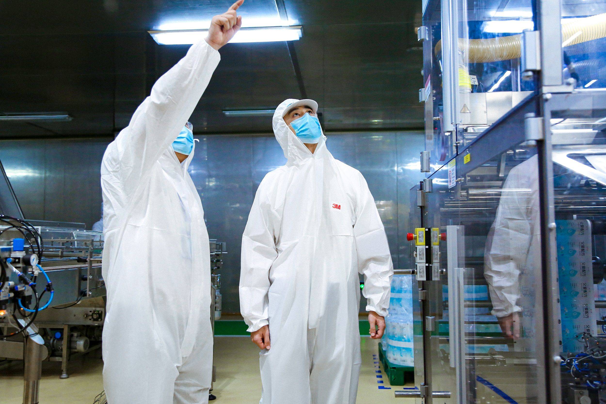 简爱|朱亚文任简爱“父爱配方”代言人！携消费者探访奶源地及工厂