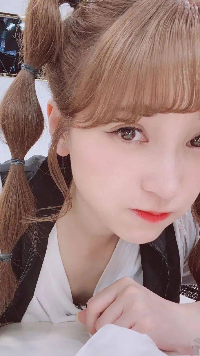 Back|撩起刘海的金莎，是美艳独立的变身Maria！