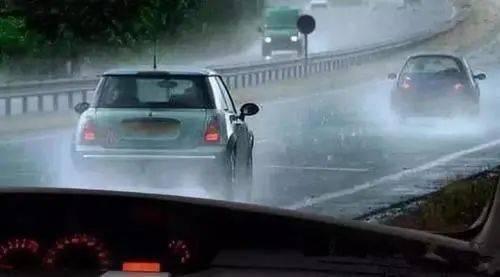 难以捉摸雷雨天这一份雨天行车注意事项快来get一波