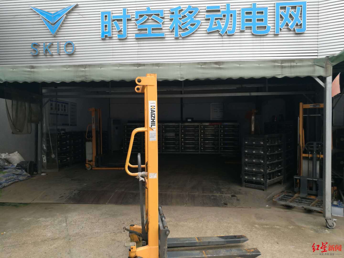 电池|聚焦新基建| 探访换电站：建站投入高，高峰需排队，并不总有可用电池