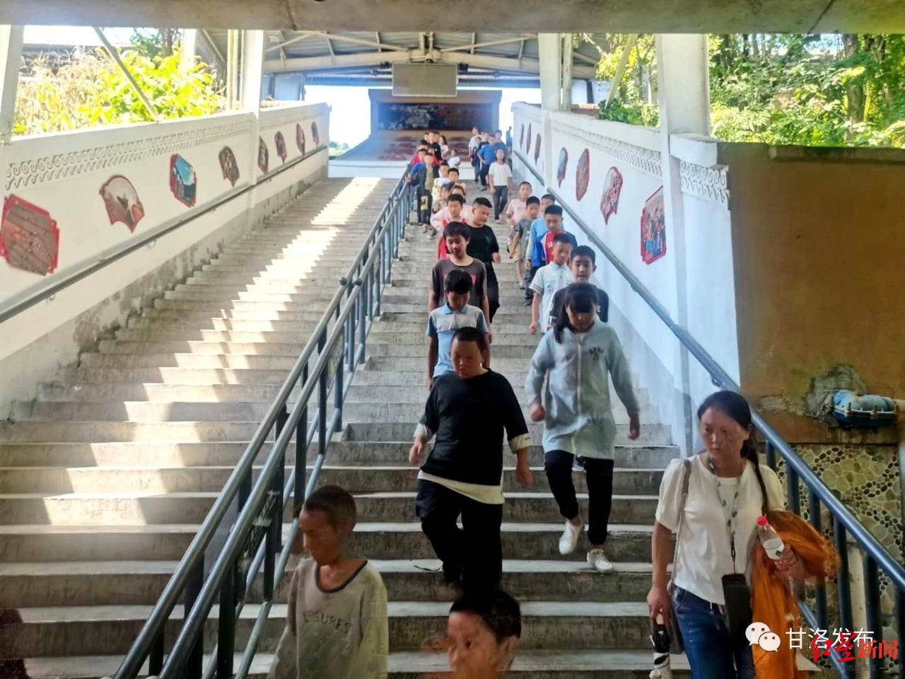 甘洛|四川甘洛暴雨灾害致两所学校设施被冲毁 290名学生安全转移避险