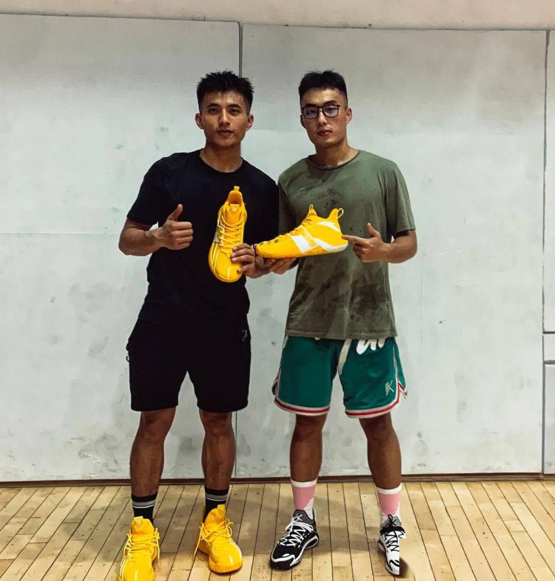 安踏|铭眼看手稿 | 安踏 “倒踏”