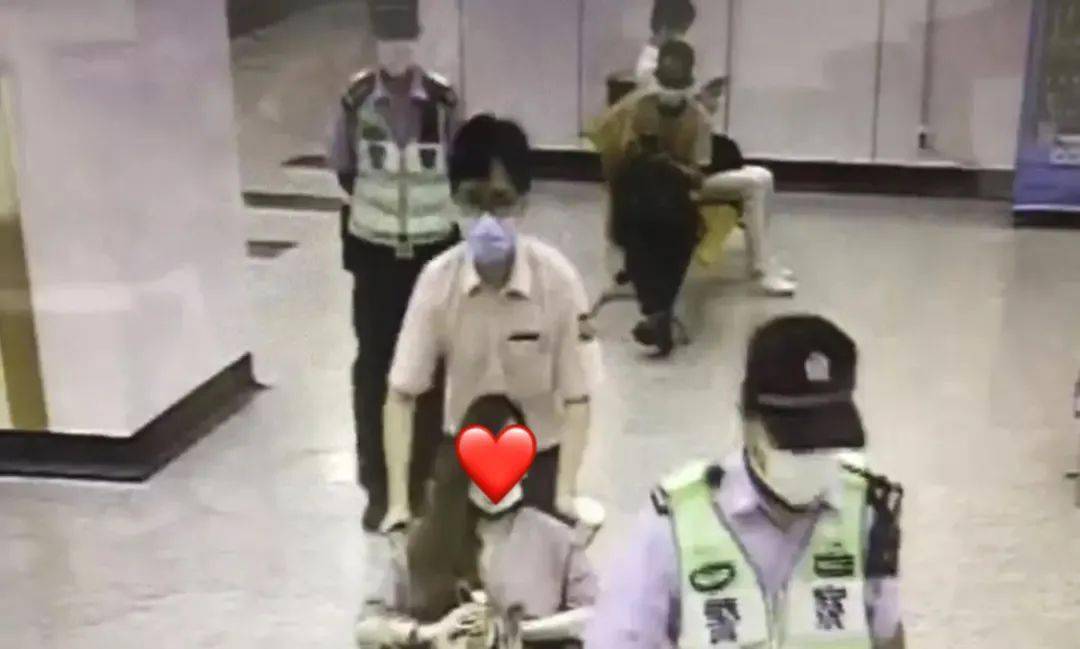 糖水站排行榜_站长!再来一杯糖水早高峰先后两名乘客突发低血糖地铁站糖水抢手