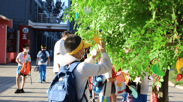 生活|花式开启新学年 各学校心意满满