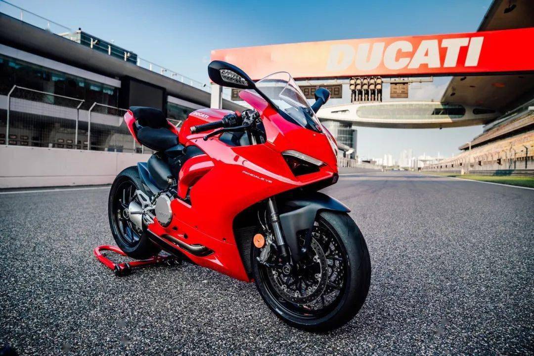 全新杜卡迪panigalev2发布$186000元