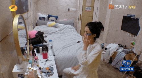 图片|赵丽颖的早晨：敷眼膜、做拉伸 VS. 我的早晨：赖床、赖床、赖床n+1…