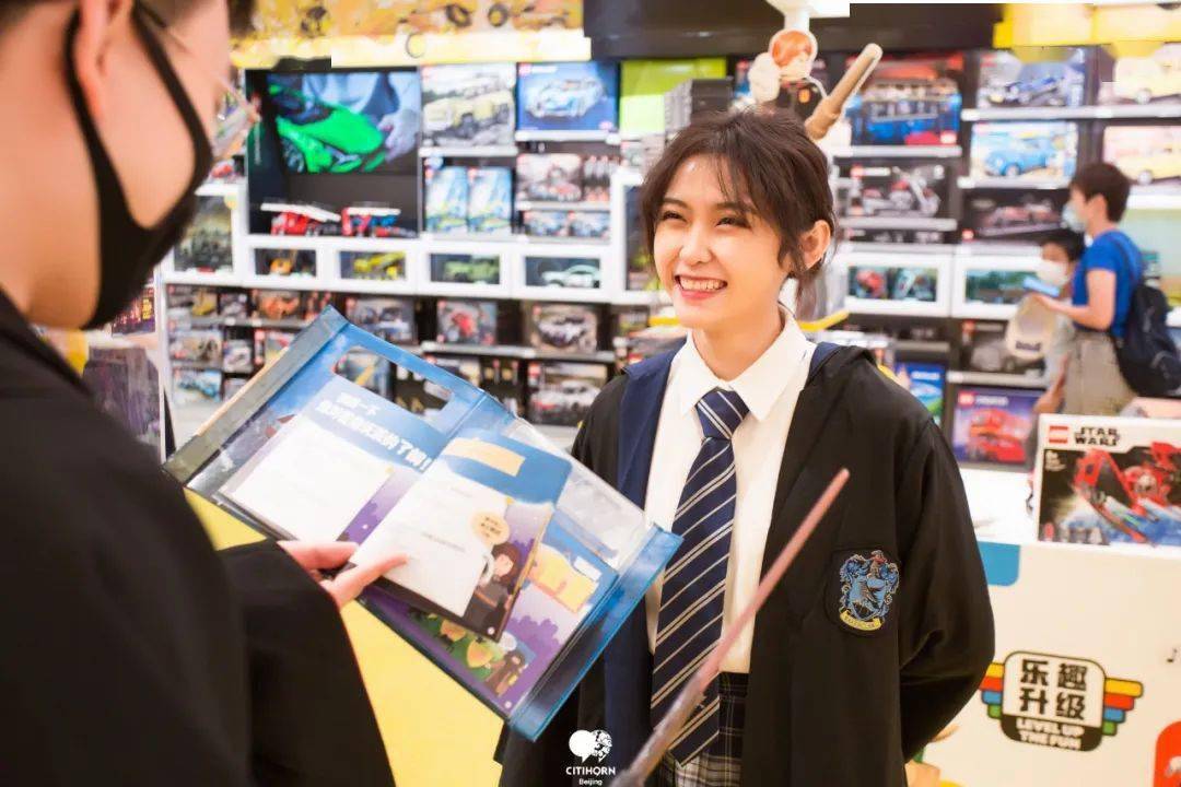 哈利波特|巫师们速来集合！乐高旗舰店要过生日啦，还把对角巷搬到了王府井！