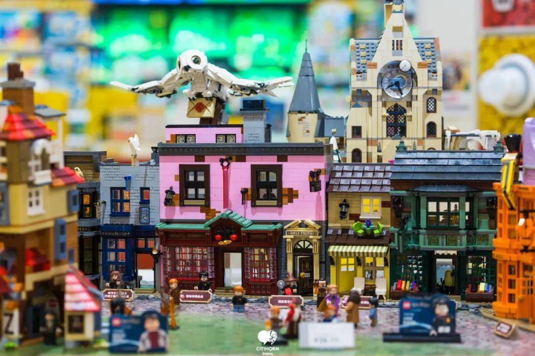 哈利波特|巫师们速来集合！乐高旗舰店要过生日啦，还把对角巷搬到了王府井！