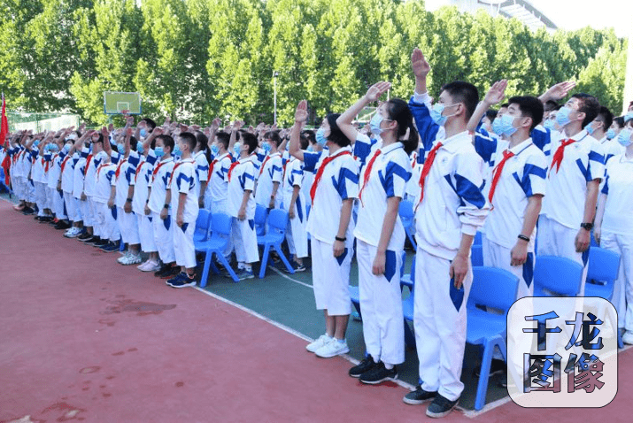 北航|北航实验学校师生戴口罩在大操场举行开学典礼