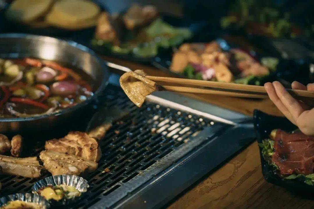 西昌|叫嚣着要承包你的胃！藏在大学城火爆了9年的这家烧烤店