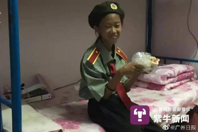 张易文|“天才少女”10岁上大专如今毕业 准备两年后考研