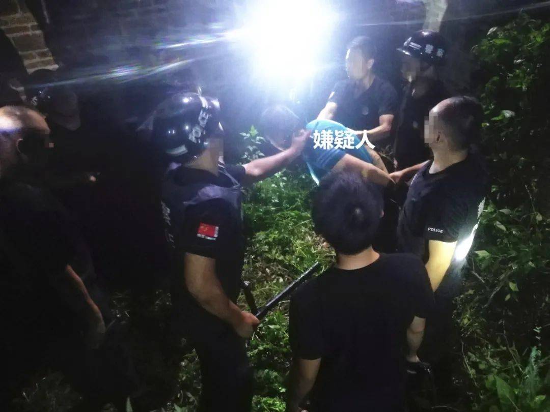 民警遭歹徒驾车碾压拖行数十米仍在抢救，嫌疑