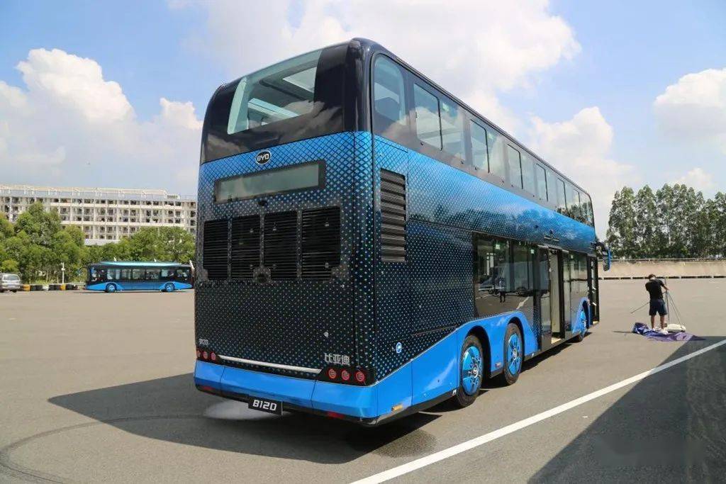 十年磨一剑比亚迪全新一代纯电动双层客车b12d初体验