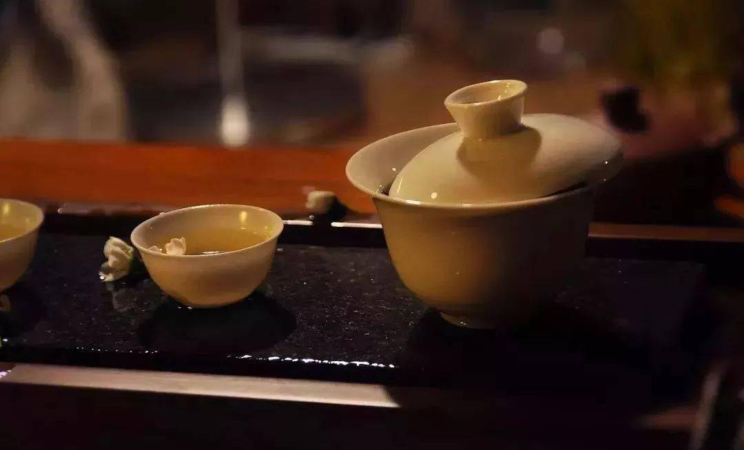 气质|习惯喝茶的人，身上有10种独特的气质！