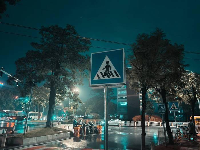 测评盘点|iQOO 5 Pro评测：手机里的赛车，出道直达巅峰！