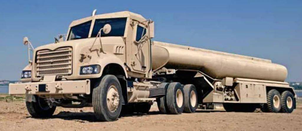 美式军用独角兽卡车 马克 m915长头武装运输车