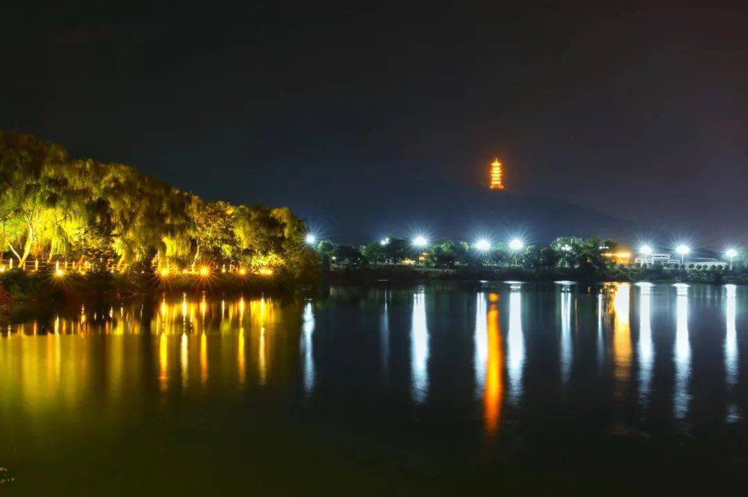 都昌的夜景太美了,灯火璀璨!