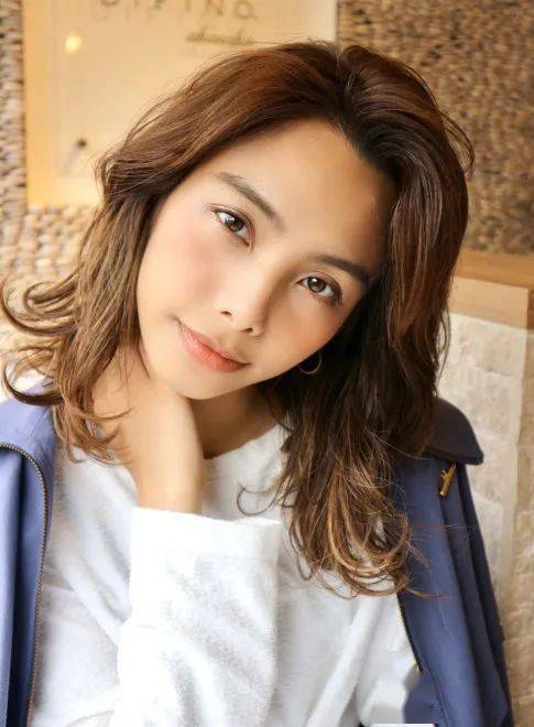 秋天|今年秋天，最撩汉的15款日系中长发！最美不过中长发！