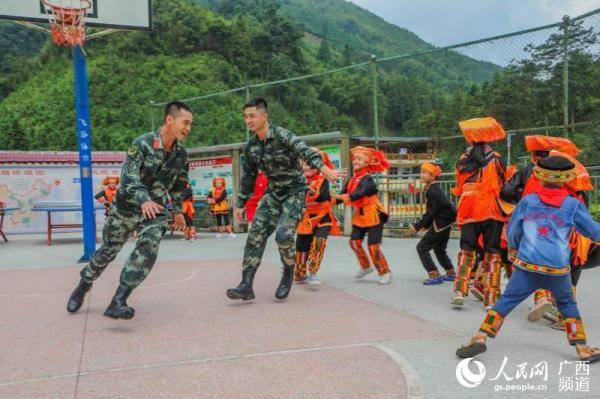 果志远|武警官兵走访慰问援建学校共度“别样”教师节