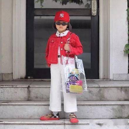 爸爸妈妈|月入10万，9岁＂权志龙＂爆火Ins，Chanel、Gucci争宠她： 现在的小学生太时髦了！