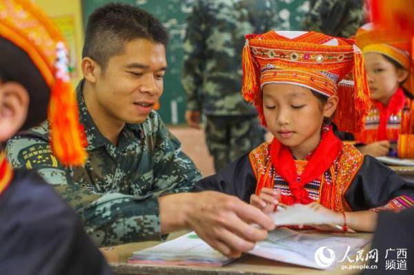 果志远|武警官兵走访慰问援建学校共度“别样”教师节