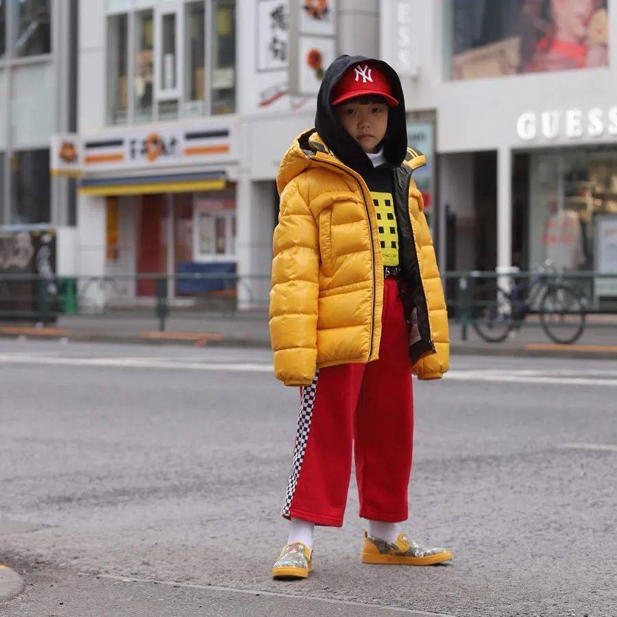 爸爸妈妈|月入10万，9岁＂权志龙＂爆火Ins，Chanel、Gucci争宠她： 现在的小学生太时髦了！
