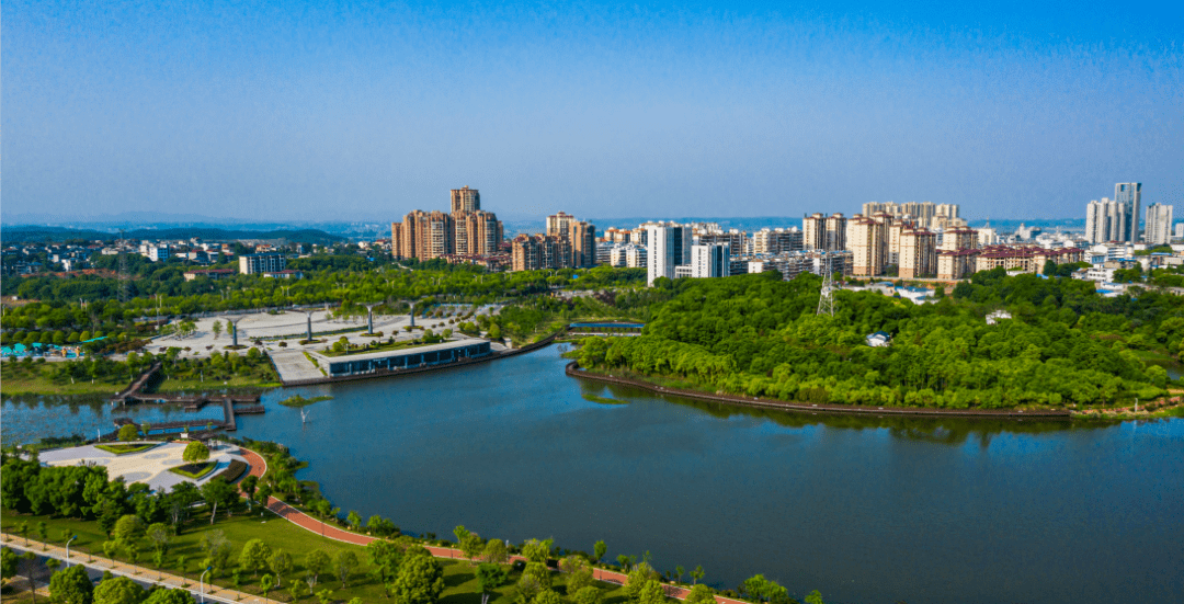 共青城市甘露公园一角(杨牧青 摄)