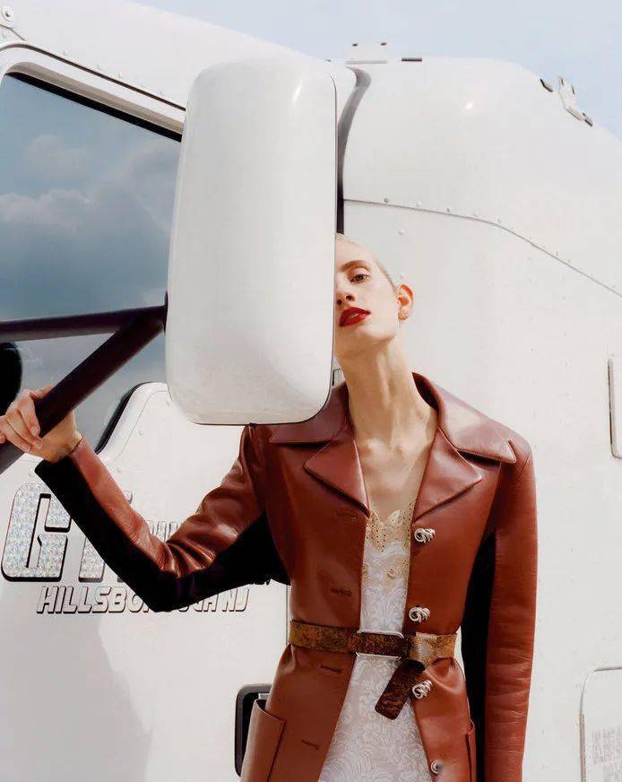 胶片|披上浪漫主义的头纱！Vogue、T Magazine争相合作，Jens Ingvarsson带你领略胶片质感带来的纯净与复古