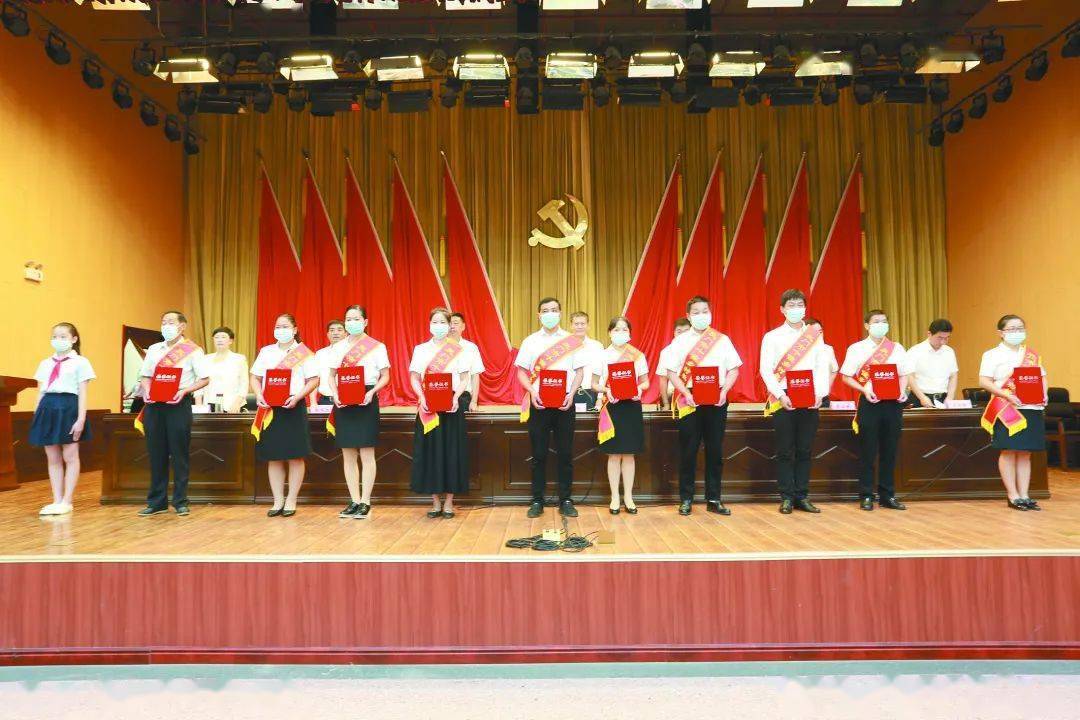 天门一大批老师受表扬!