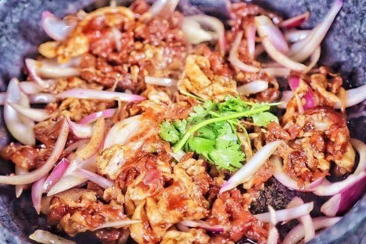 京皇|99元抢原价260元【京皇·南城石锅烤肉】2-3人餐！手切鲜牛/羊肉、风干肠、五花肉、鸡腿肉、鱼豆腐...