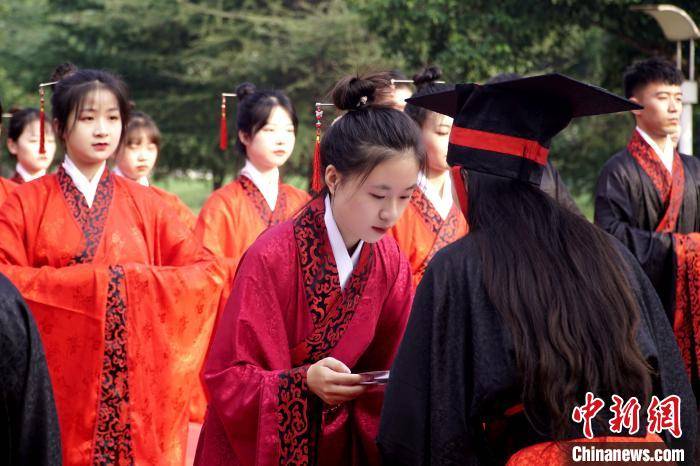 教师节|河南一高校再现“束脩礼” 倡导尊师重教