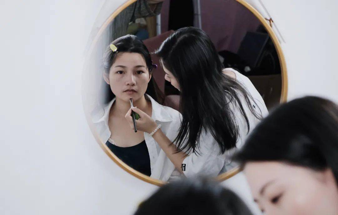 逃公主|方脸不高级？雀斑太难看？素人改造给你疯狂打脸！