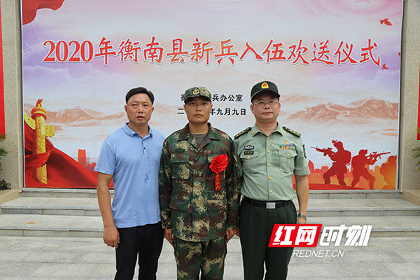 接过班长的枪我为祖国站好岗衡南县235名新兵出征