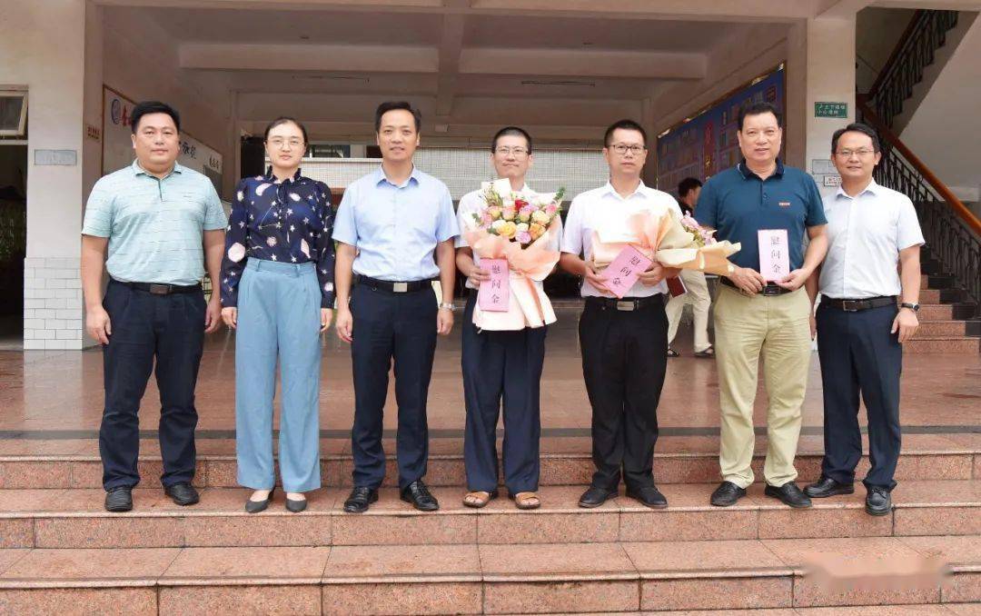 9月8日,合浦县委书记孙环志来到廉州镇第七小学,廉州中学看望慰问优秀