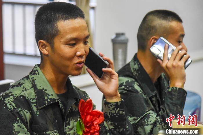 新兵|武警新兵入营 不乏高校毕业生