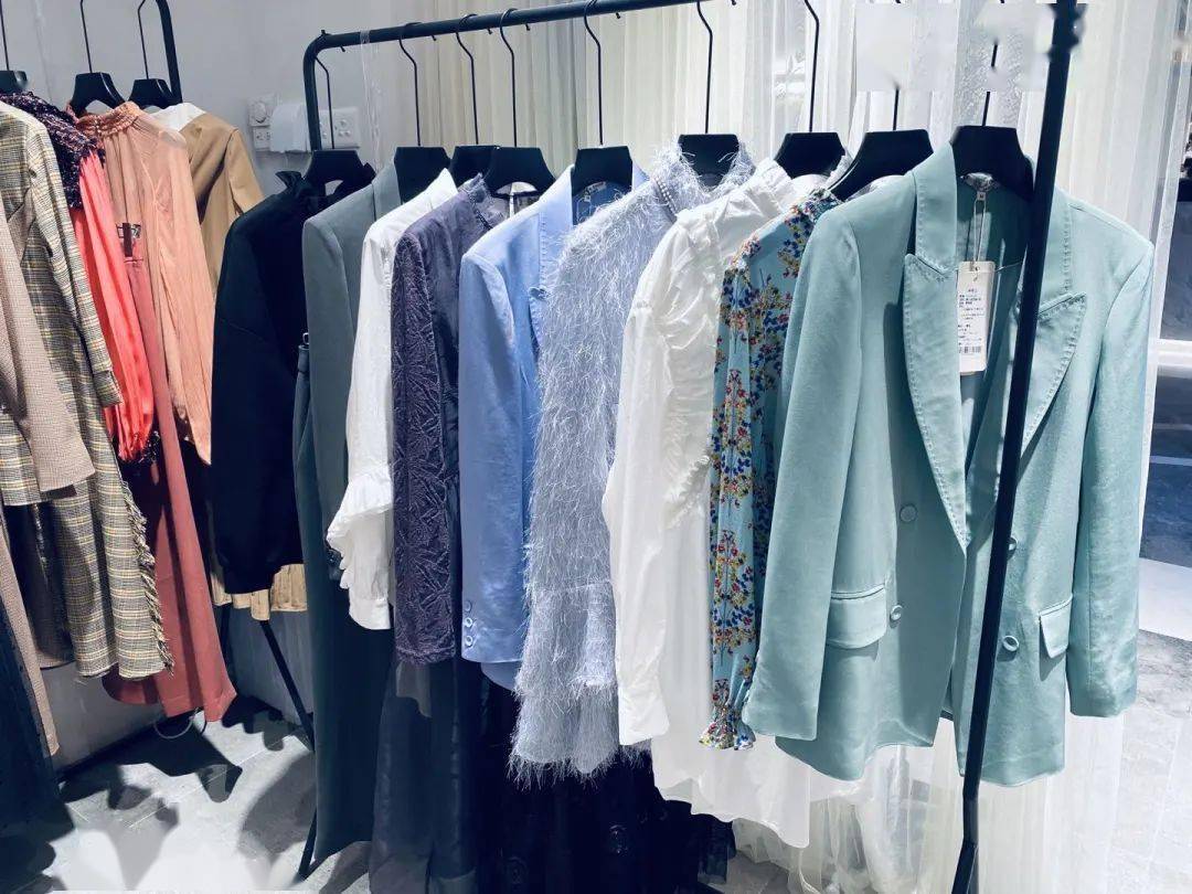 焕新|一楼焕新 | 这是一个特立独行的品牌，三分盐/三分甜/三分有趣，还有一分等你来体会