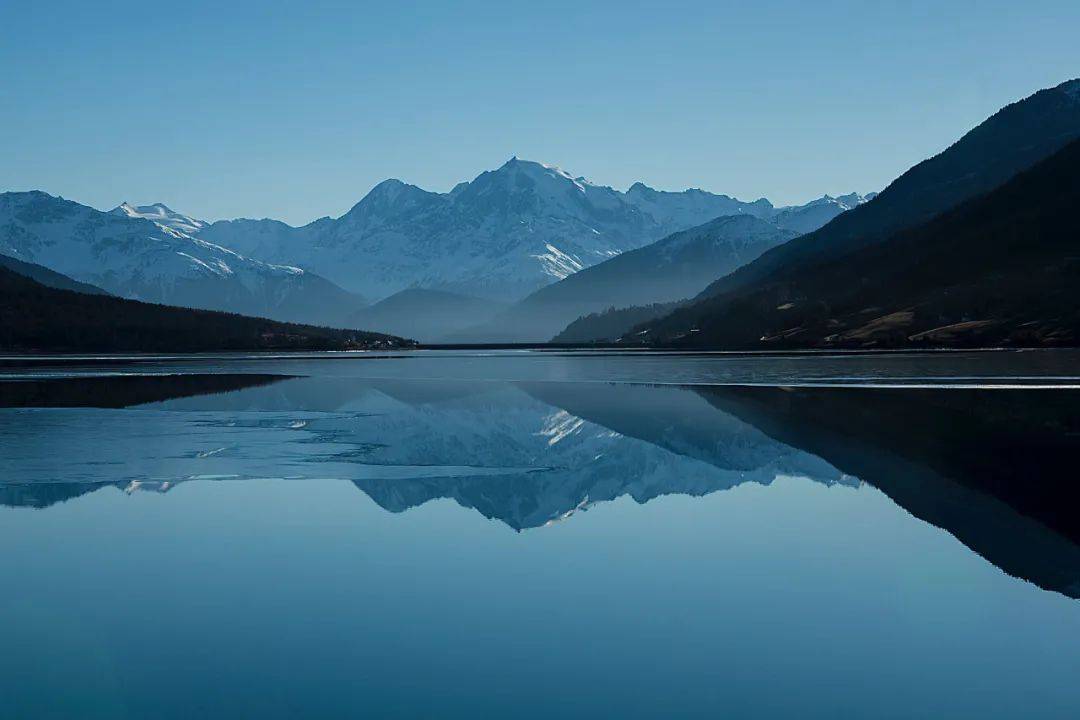 海南|卖水首富的三次交手：钟睒睒向左，宗庆后往右