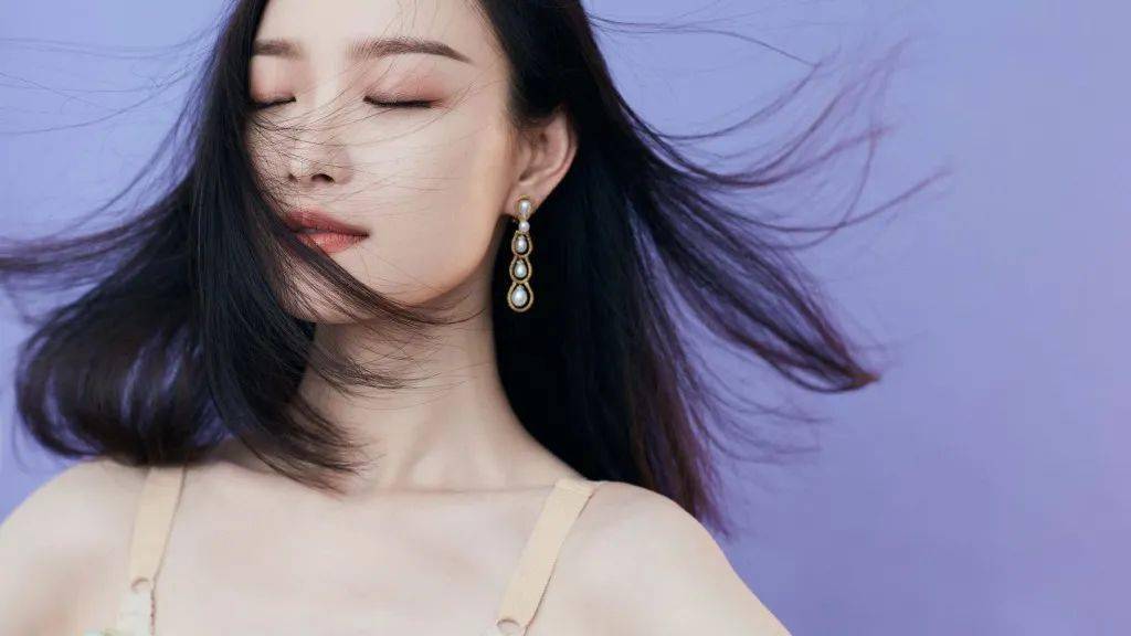 博妞|不必苛求少女感，她也照样美到让人词穷......