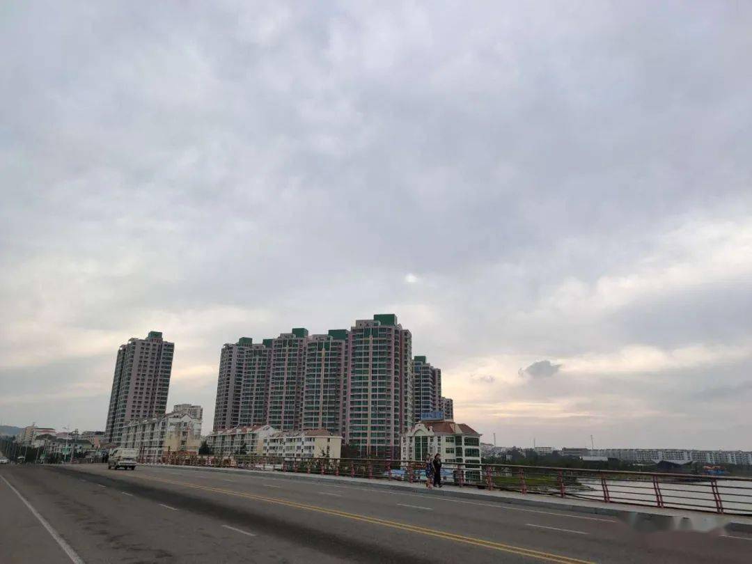 海景房|在这座小城买了套海景房，11年后亏掉35%！投资者：算上利息，血亏了
