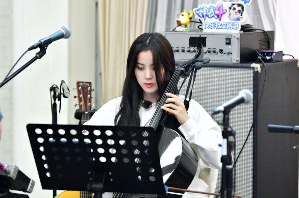 乐队|《美好的时光》开启首场路演，李荣浩、汪苏泷、欧阳娜娜、陈立农唱暖山城