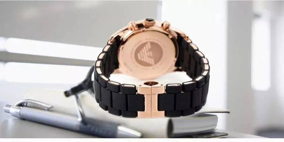 满天星|好物┃明星都在戴的阿玛尼满天星，官网3990我们不到三折，专柜气到关门！