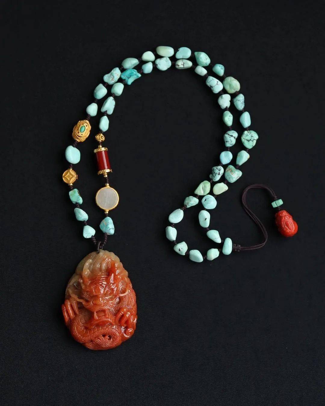 区别|女人戴珠宝和戴黄金首饰有什么区别？