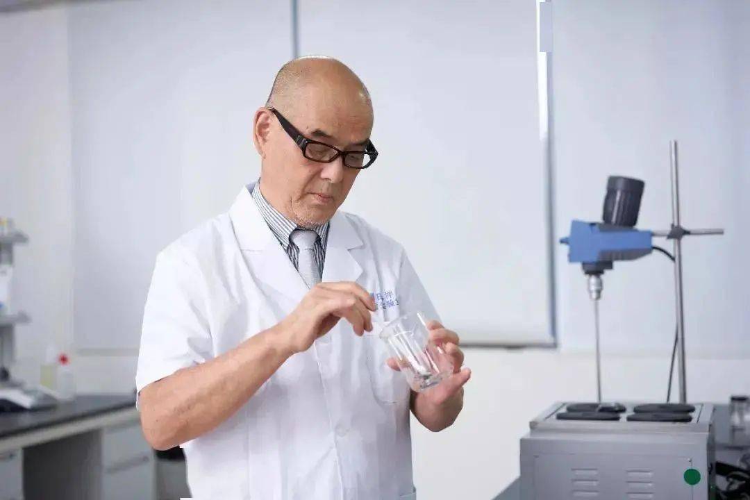 贫民窟|杨幂熬夜后护肤要花2万块？怪不得皮肤吹弹可破！贫民窟女孩就不配消除熬夜痘、黑眼圈吗？