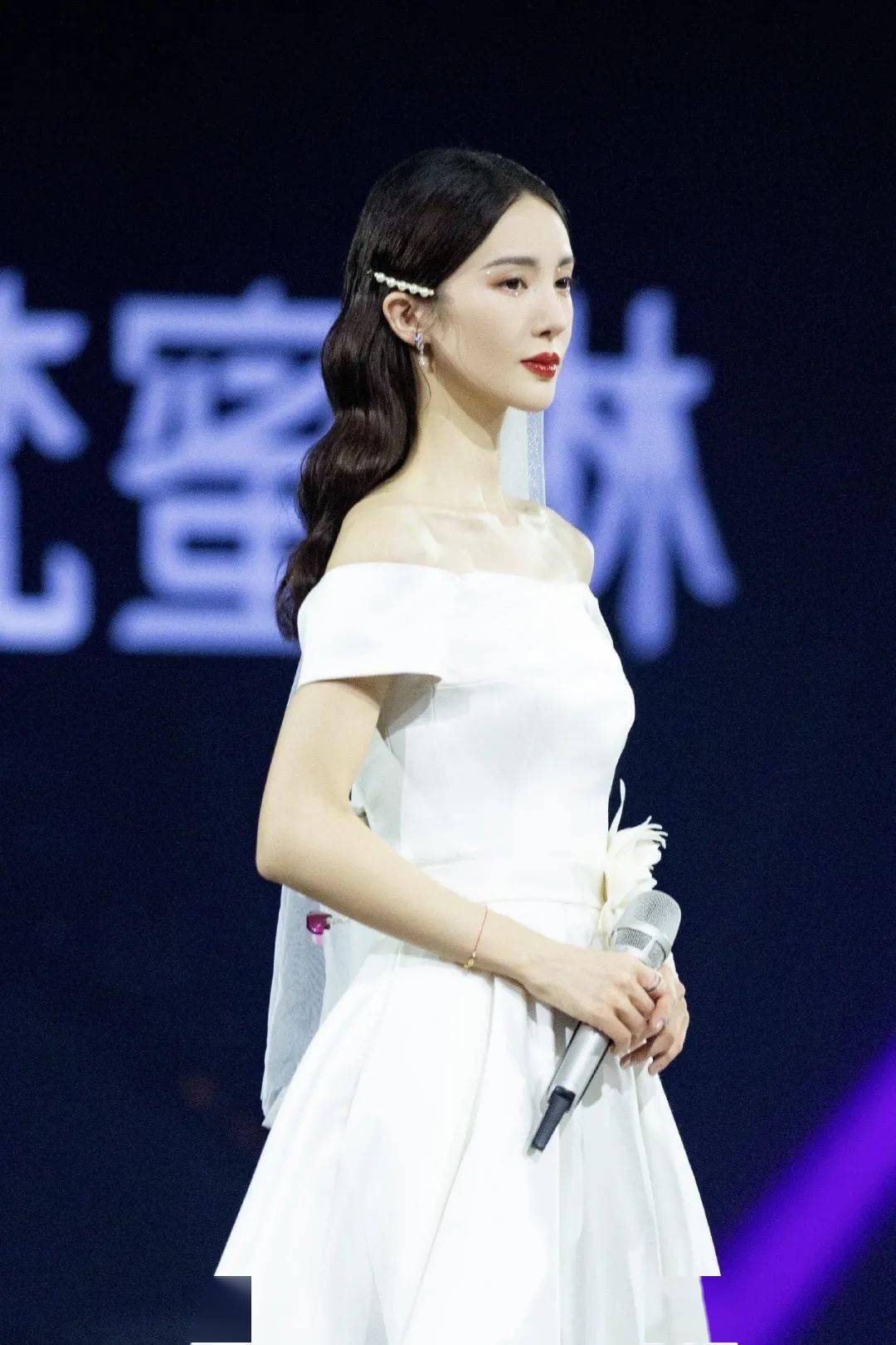 亮片|对准新娘们说：结婚时间可以重合，但妆容不可以！