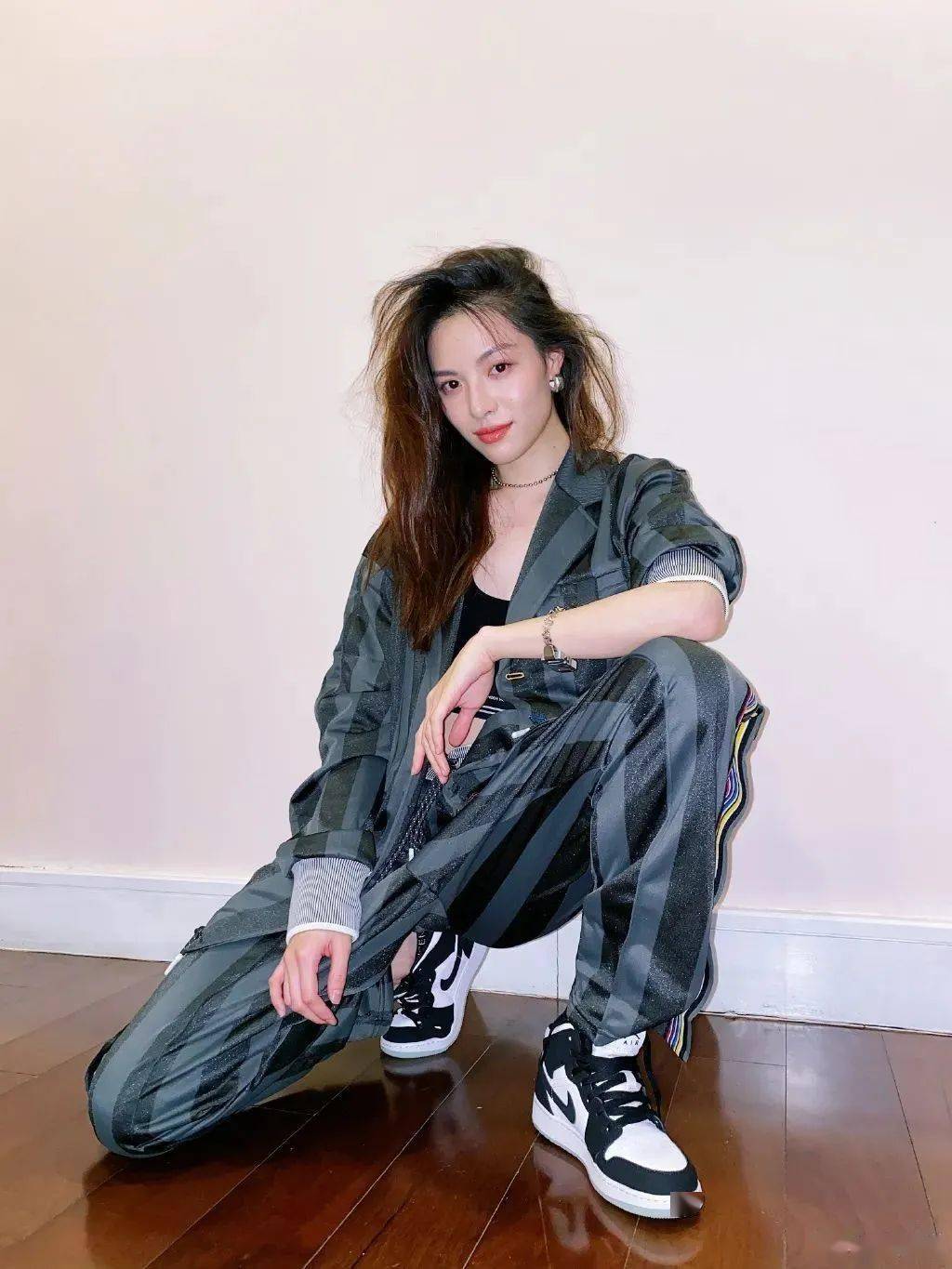 版酷|王霏霏何穗版酷女孩拍照指南,点击获取纯干货!