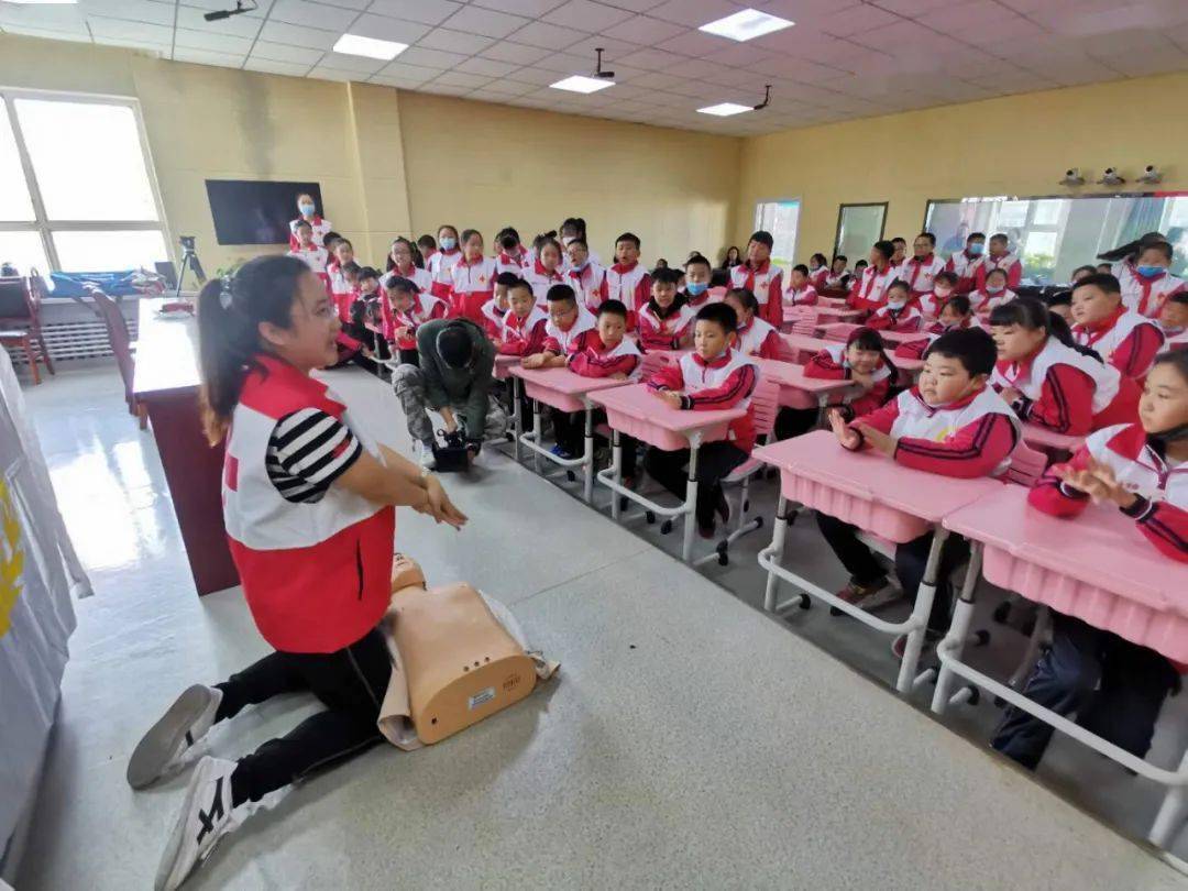 急救心肺复苏视频教学红十字会 adb6fcc0f6644b5baa7c08ae085897ee.jpeg