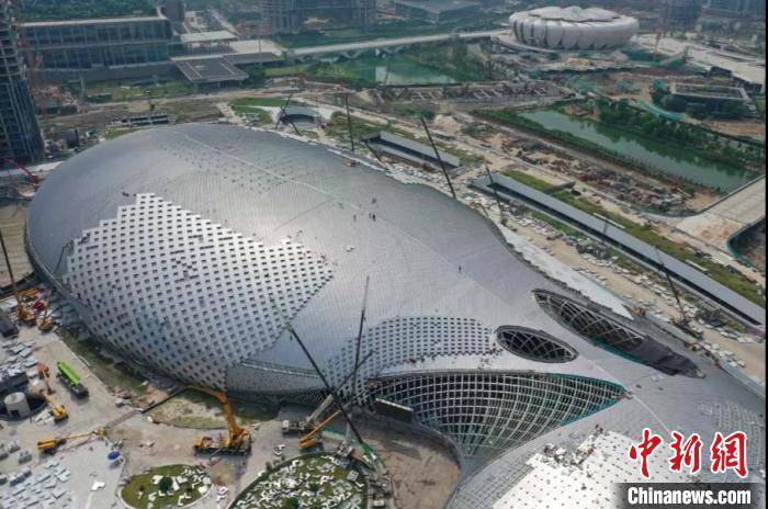 正在建设中的杭州亚运会游泳馆. 萧山发布 供图