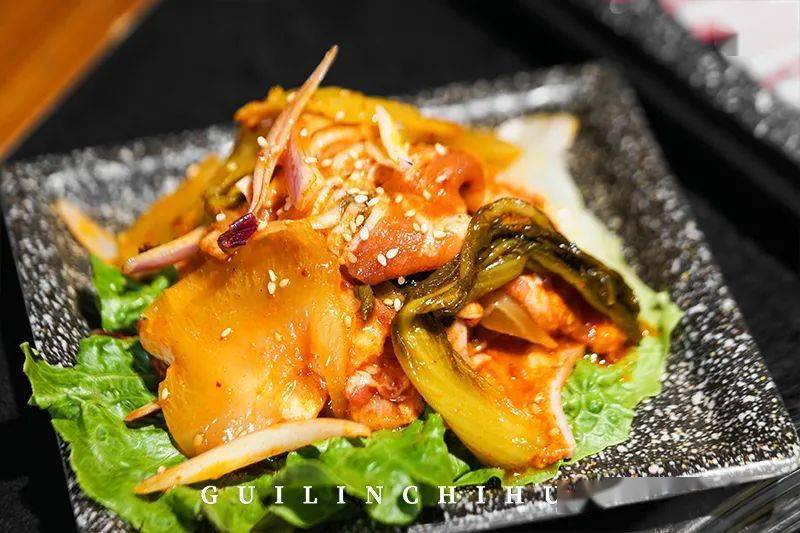 店里|在教室里吃烤肉！6.8折还送肉送饮料！